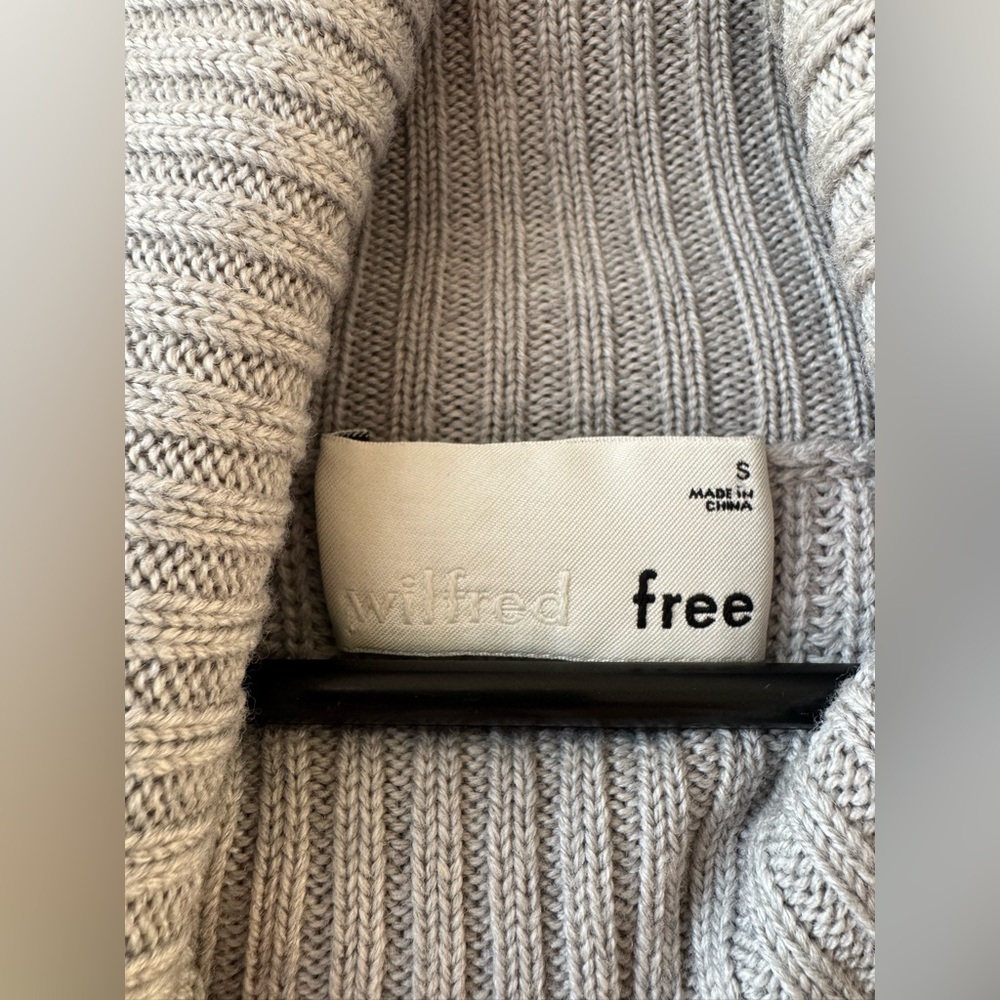 100% Marino wool Wilfred Asianna Turtleneck Sweater - Picture 4 of 10